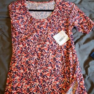 Nwt size xs Lularoe perfect t